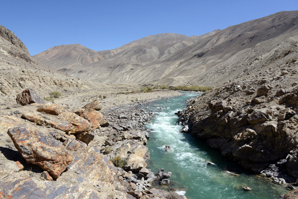 The Pamir River enters another narrow canyon