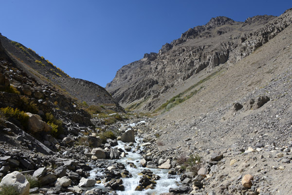 The road crosses this mountain stream at a big bend around 18km north of the confluence of the Pamir and Wakhan Rivers
