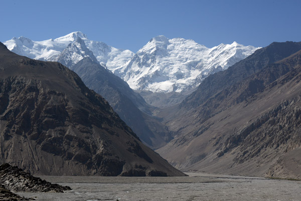The Panj River with the Wakhan Corridor of Afghanistan and Kohe Hevad  (6849m/22,470ft) 