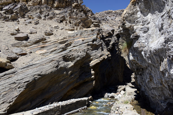 A small stream has caved out a narrow gorge at Vrang