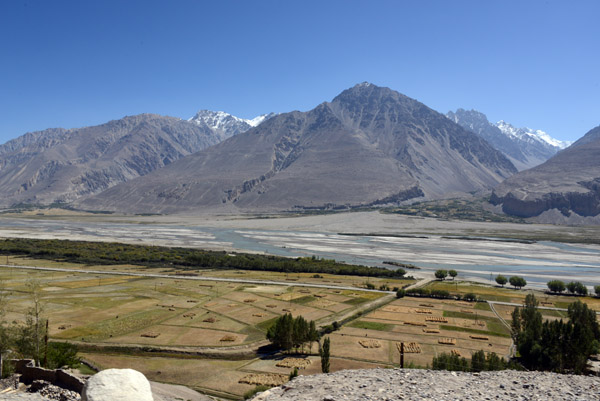 Leaving the main Wakhan Valley road to drive up to the Yamchun Fortress