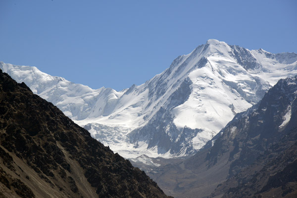 20,000 foot peak in the Hindu Kush range forming the border between Afghanistan and Pakistan