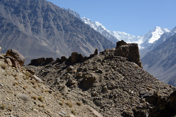 The narrow north side of Yamchun Fortress