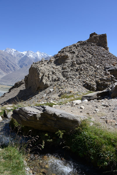 A narrow stream must be crossed to reach Yamchun