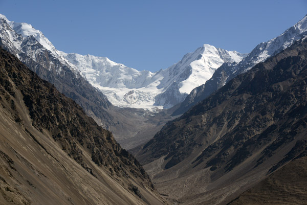 The glacial valley leading south from Khandud towards the glacial ridge that forms the border with Pakistan