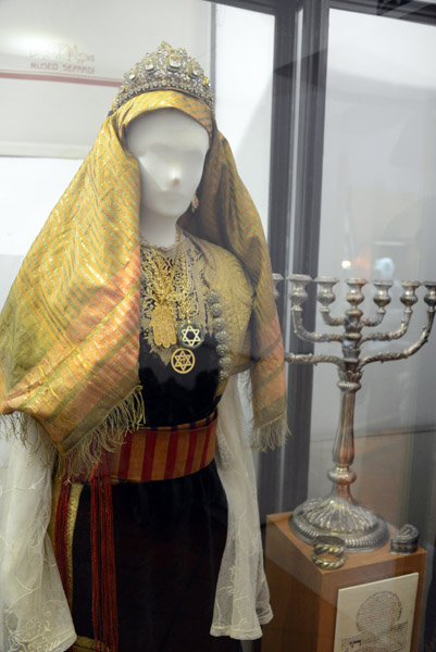Clothing of a Shepherdic Jewish woman, Museo Sefard, Toledo