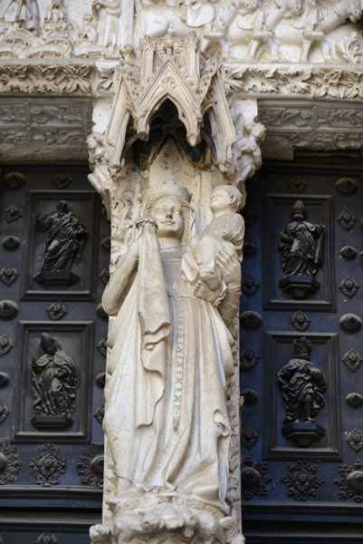 Portal of the Clock column-mullion with Virgin and Child