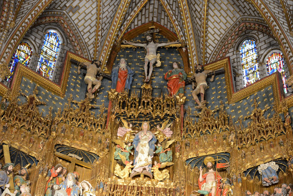Top of the Gothic altarpiece (retable) with the Crucifixion and the Assumption, Toledo Cathedral