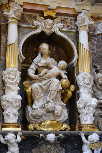 Central figure of the Madonna and Child, El Transparente altar
