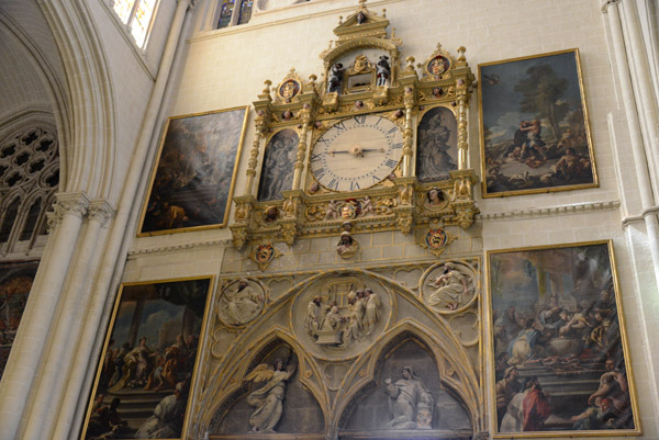 Interior of the left transept - Portal of the Clock