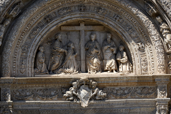 Relief of the main entrance of Museum de Santa Cruz