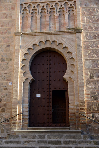 Mujdar entrance, Iglesia de Santa Leocadia