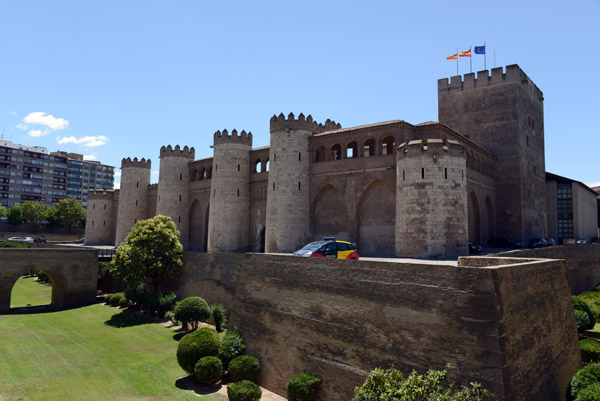 Since 1984, a portion of Aljaferķa Palace houses the regional parliament, Cortes de Aragón