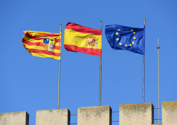 Flag of Spain flanked by Aragon and the European Union, Aljafera Palace