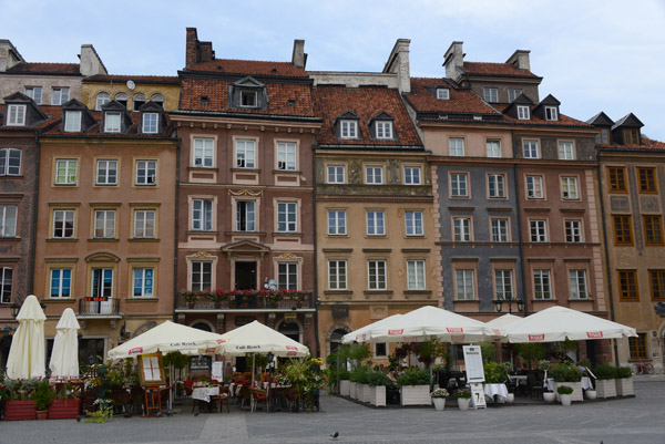 Center of the northeast row, Old Town Market Square, Warsaw