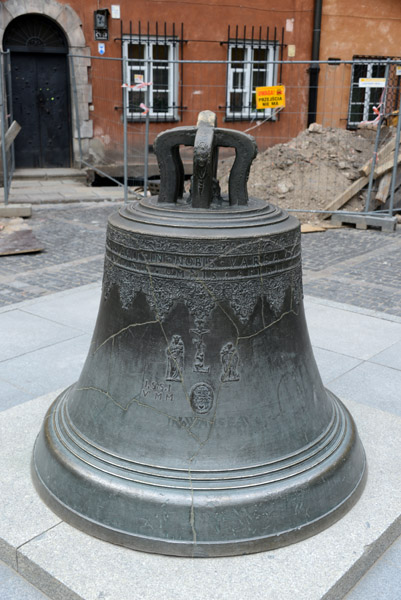Dzwon na Kanonii - the Wishing Bell, Warsaw