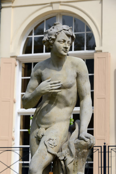 Male nude in front of the Old Orangery, Royal Łazienki Park