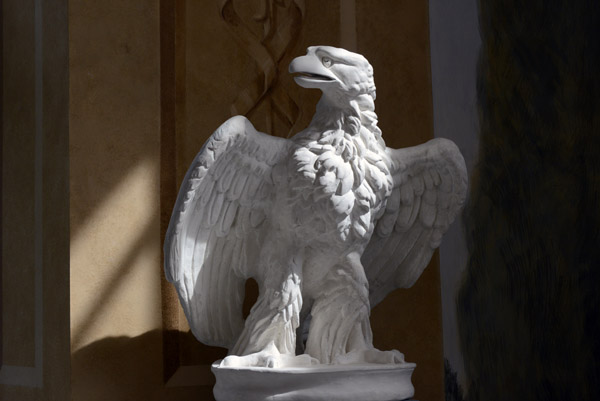 Eagle facing left, Łazienki Royal Sculpture Gallery