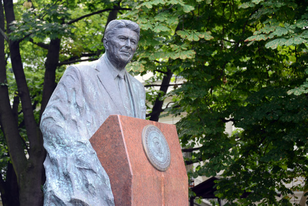 Ronald Reagan Monument, Al. Ujazdowskie 6A, Warsaw