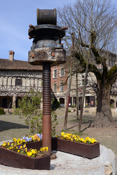 Sculpture in the Town Square, Pérouges