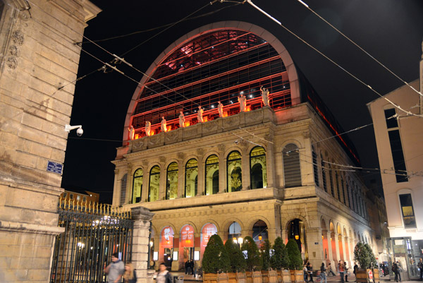 Opéra National de Lyon, Rue Joseph Serlin, at night