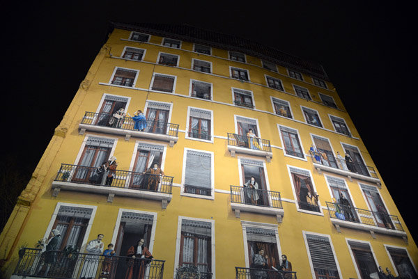 The 800 sqm La Fresque des Lyonnais depicts 24 historic and 6 contemporary residents of Lyon, painted 1994-1995