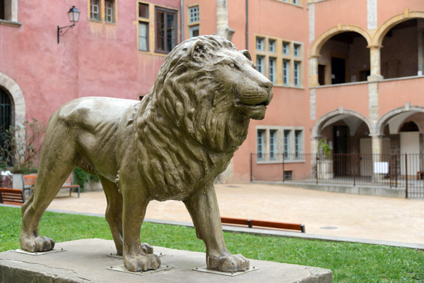 The Lion of Lyon, Place de la Basoche