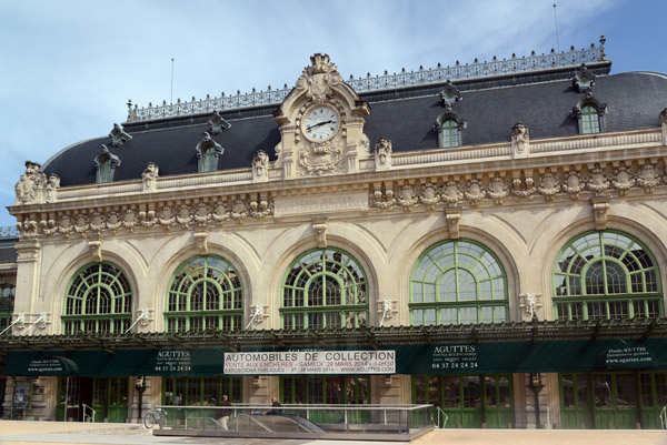 Chemin de Fer Paris-Lyon-Méditerranée - the old railway station, now a deal of classic automobiles