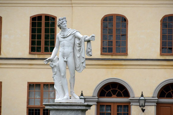 Drottningholm's copy of the Apollo Belvedere, Teaterplanen