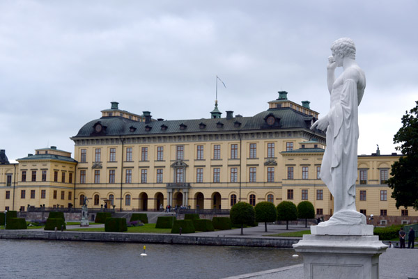 Lakeshore sculpture between the palace and the boat landing, Drottningholm