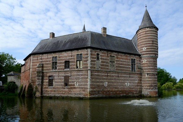 Kasteel van Horst, surrounded by a lake