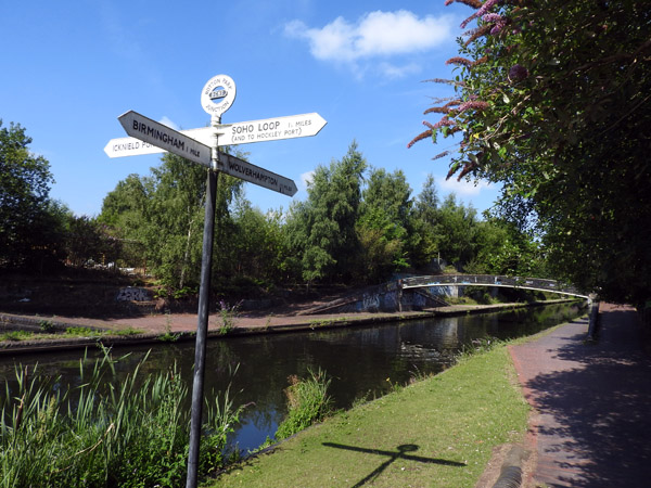 Cycling the Birmingham Canal to Wolverhampton - Rottom Park Junction