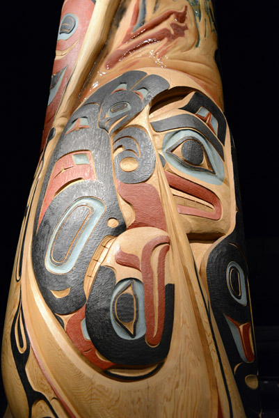 Modern Tlingit totem pole (2007)