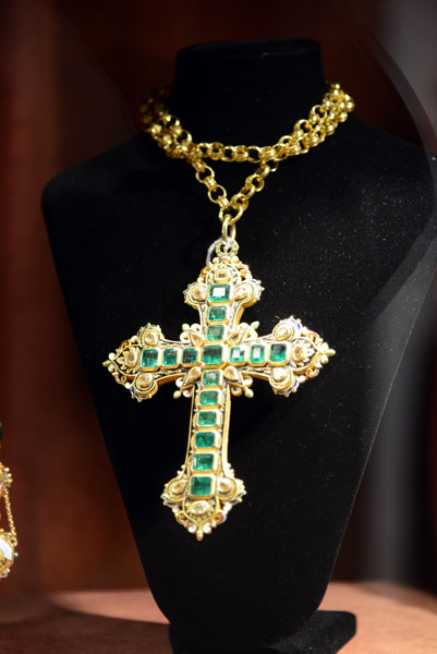 Gold cross with Emeralds, Venice