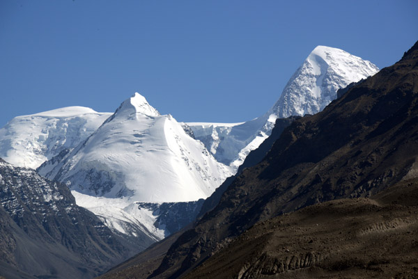 Hindu Kush of the Afghan-Pakistan border with the summit of Akher Tsagh, Pakistan (7017m/23,021 ft) visible to the right