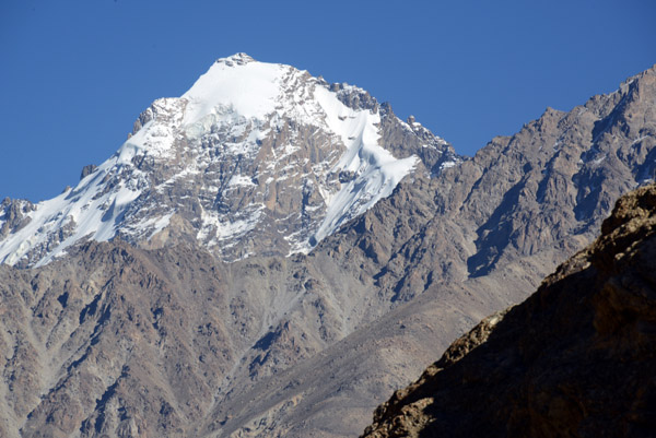 Snowy peak overlooking the Qah-Qaha Fortress