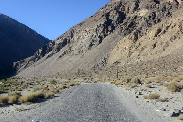 Decent paved section between Ishkashim and Khorog