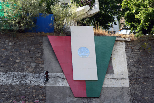 Faded colors of Tajikistan along with an inoperative traffic signal Khorog (Tyrchit)