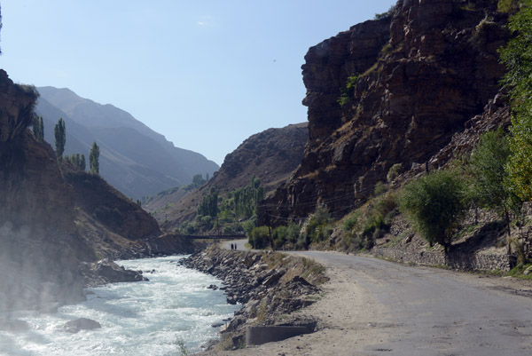 Short excursion east of Khorog along the Ghund River