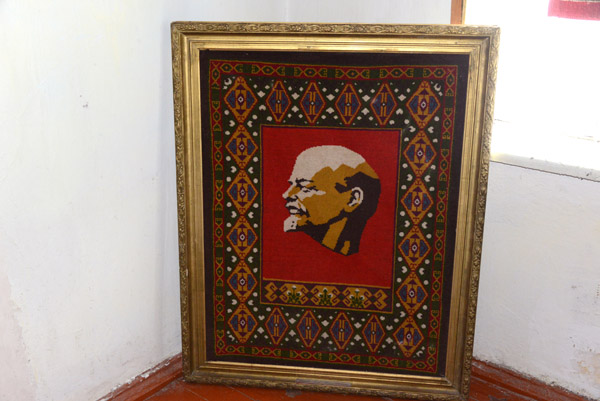 Carpet with the head of Lenin, Pamir Museum