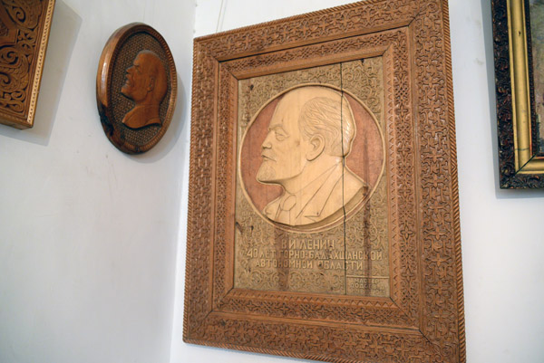 Lenin carved in wood, Pamir Museum