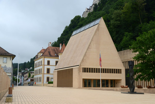 Landtag des Fürstentums Liechtenstein, Peter-Kaiser-Platz, Vaduz