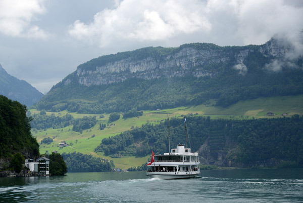 Ferry Schwyz departing Gersau