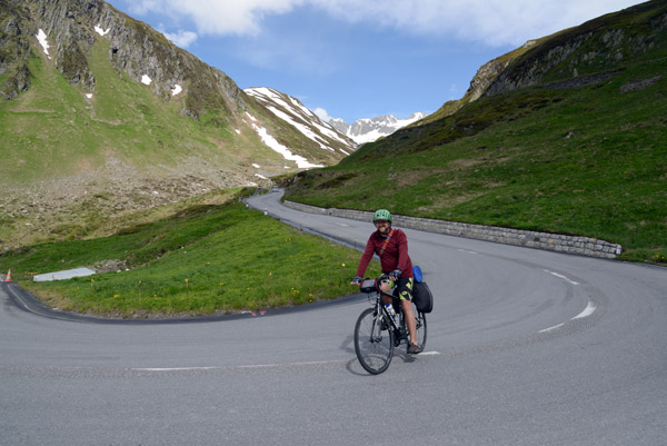 Keith cycling downhill, Oberalppass