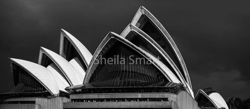 Sydney Opera House mono 