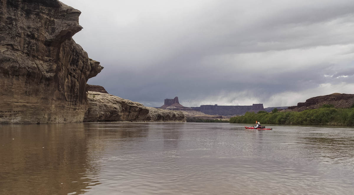 white rim member