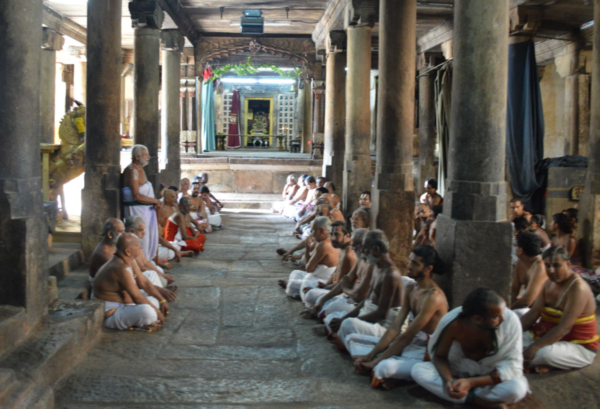 11_In front of Emperumanar sannidhi.JPG