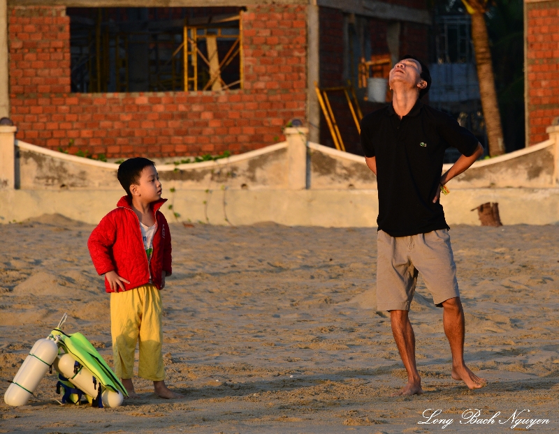father and son, Sao Bien Public Beach, Da Nang 