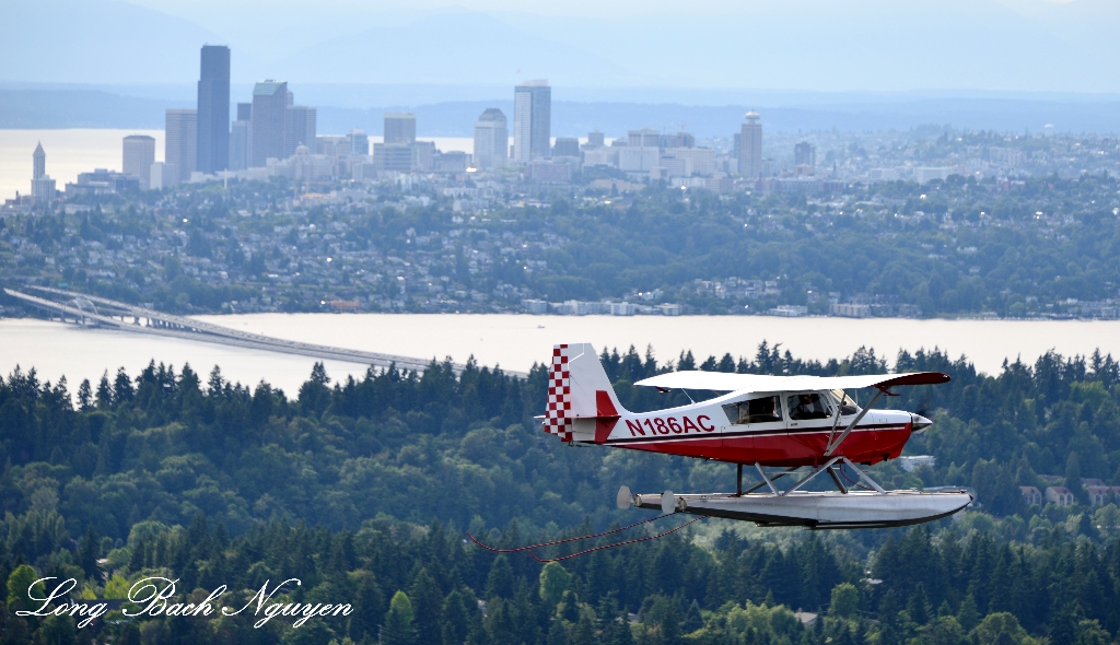N186AC against Seattle and I-90 
