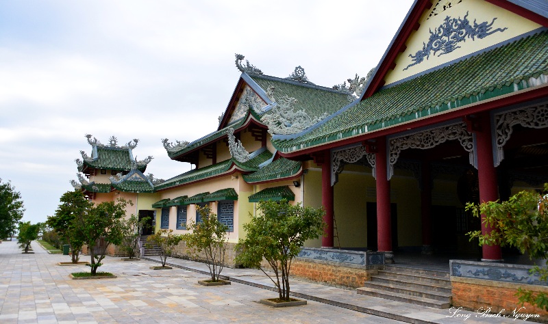 Temples at Linh Ung Pagoda, Son Tra, Da Nang, Vietnam 